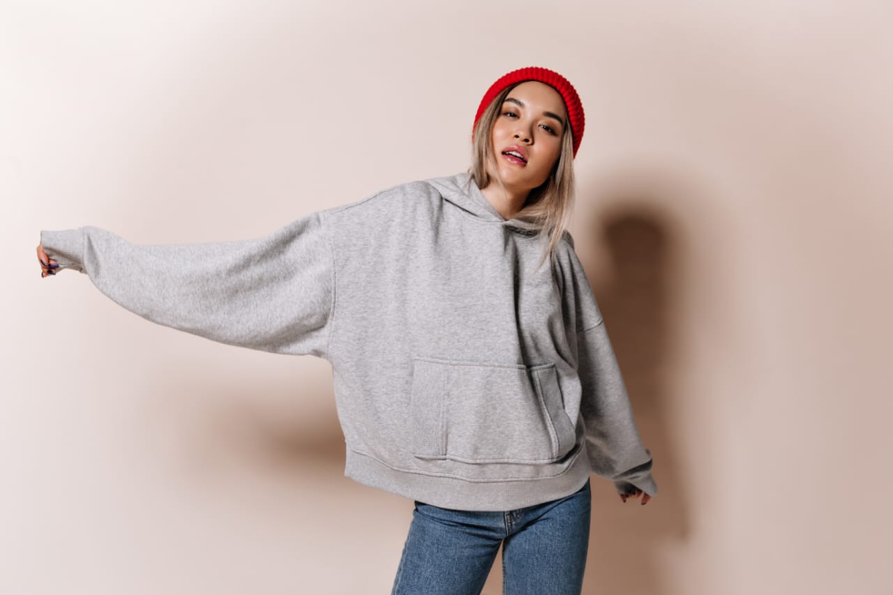 Sweat à Capuche Gris Élégant