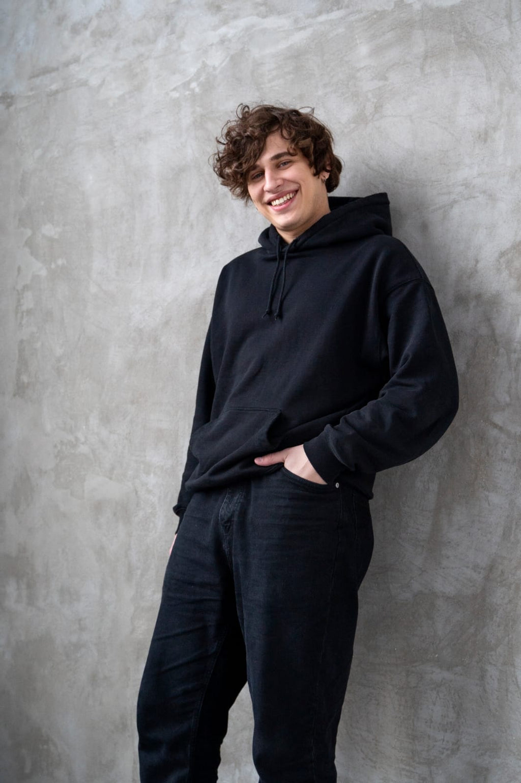 Hoodie Noir Essentiel – Sweat Unisexe pour Homme & Femme